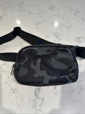 lululemon athletica Black & Charcoal Camo Belt Bag